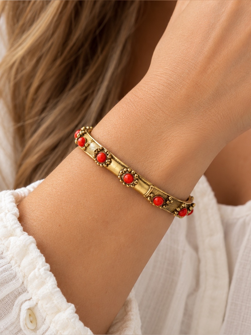 Vintage Gold Tone Faux Coral Cabochon Slip-On Bangle Bracelet